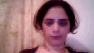 بیڈ پر سنہری لینجری  ...