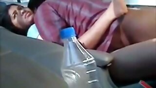 پتلی برونیٹ نوعمر ما ...