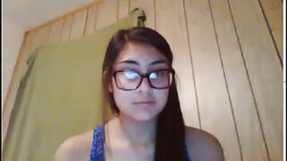 موہک نوجوان brunette ...