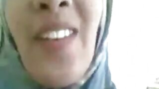 شرمیلی ایشیائی برونی ...